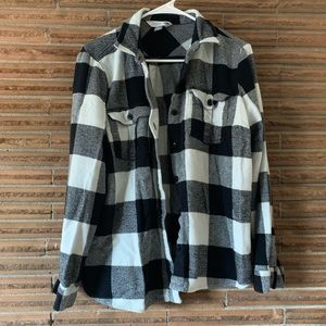 Old navy black and white flannel /Size L